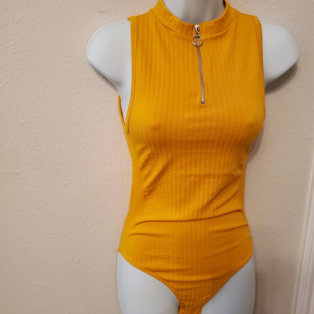 Aronia Women's Sleeveless Knit Bodysuit 1/4 Zip up front closure fits S/M